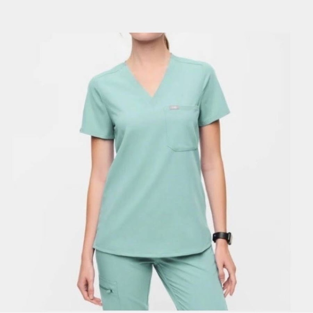 Figs Catarina One Pocket Scrub Top SEA GLASS Women’s Small